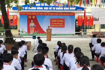 Trường THCS thị trấn Trà Xuân phối hợp Công an thị trấn Trà Xuân tổ chức tuyên truyền ATGT, phòng chống tội phạm và các hành vi vi phạm về tệ nạn ma túy